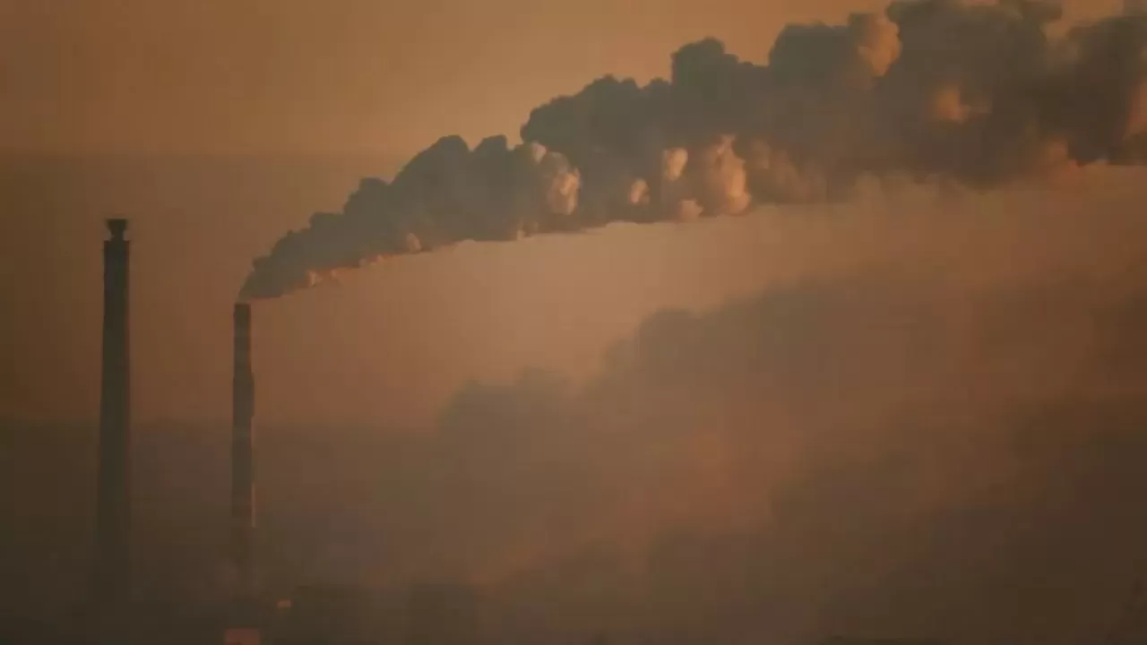 Уровень загрязнения воздуха повышен в трех городах Казахстана