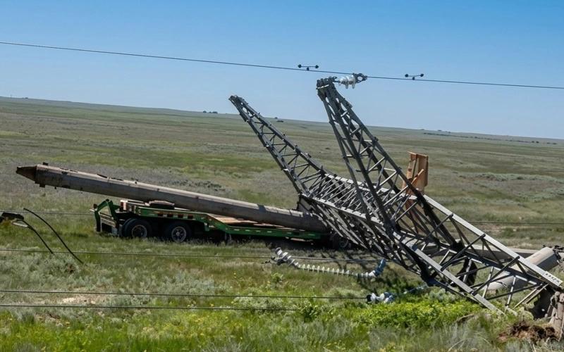 Ақмолада жол апаты кезінде жоғары кернеулі электр желісі зақымданды