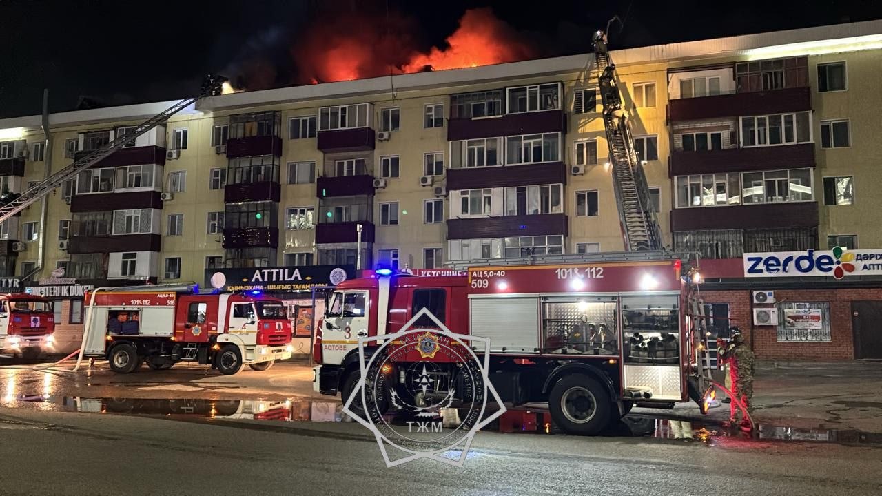 Ақтөбеде 5 қабатты тұрғын үй өртеніп, тұрғындар эвакуацияланды