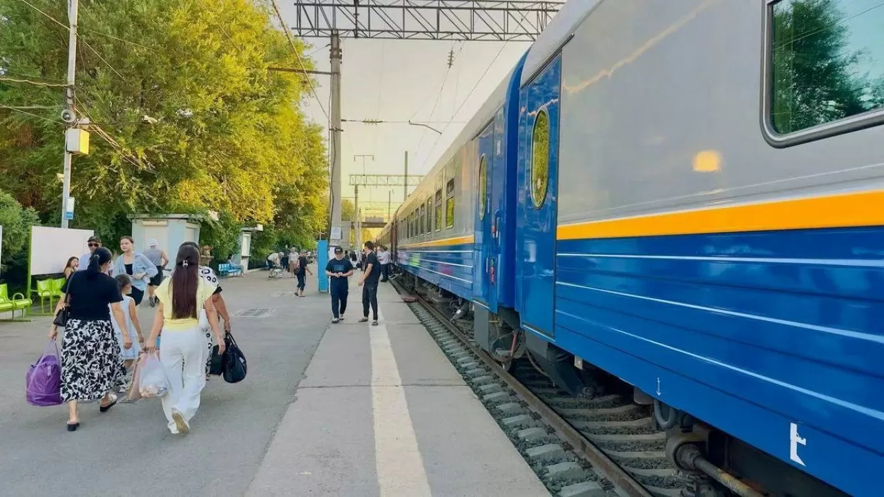 Три дополнительных пригородных поезда запустят в Казахстане 