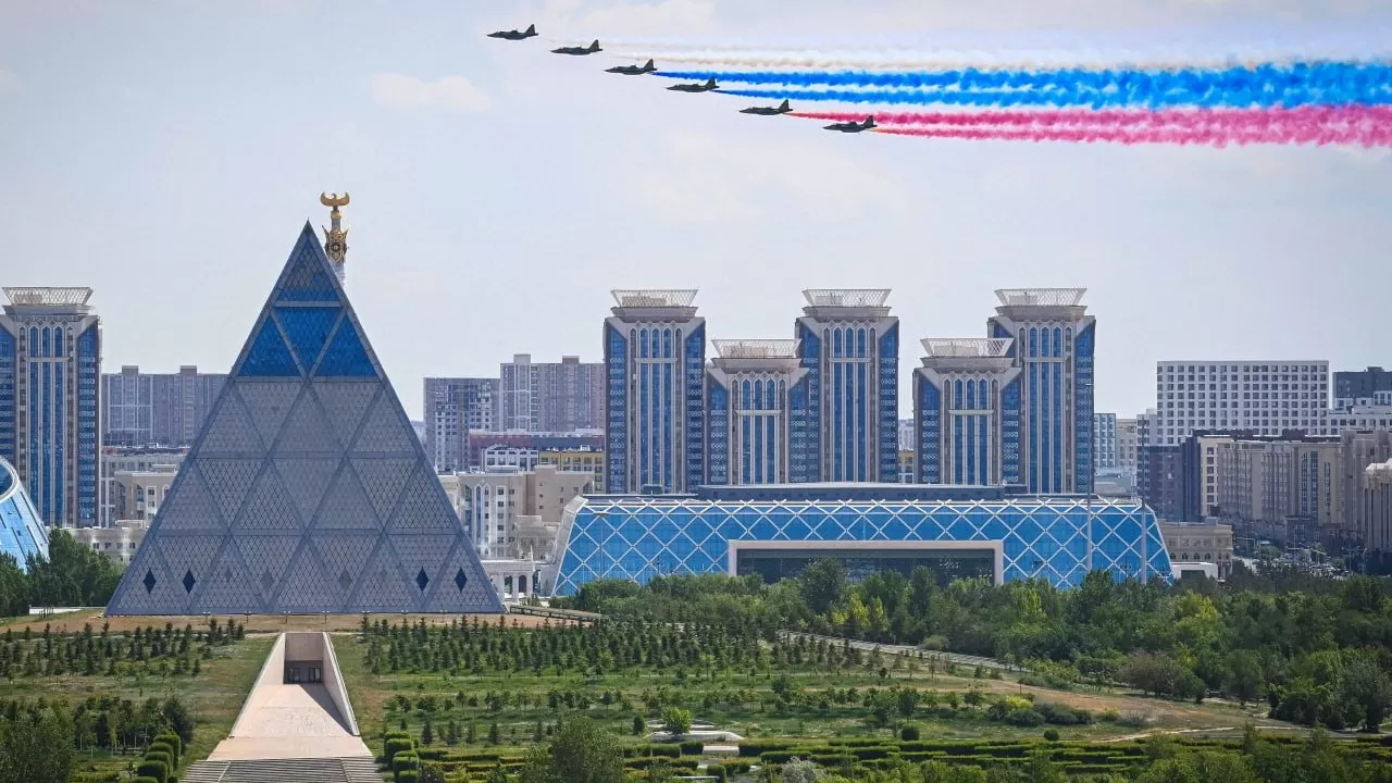Во Дворце Независимости торжественно встретили президента России 