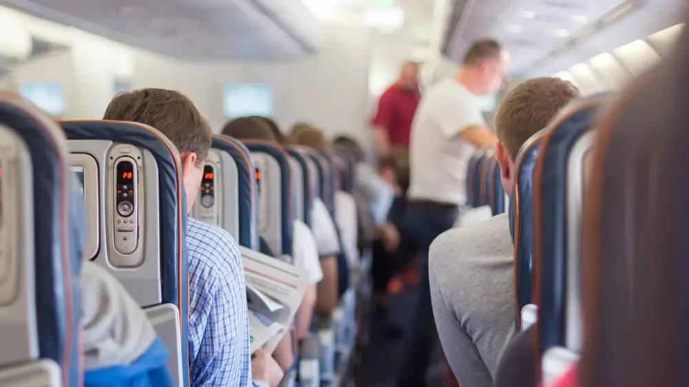 Air Astana рейсіндегі төбелестен кейін екі шетелдік 6 млн теңгеден айыппұл арқалады