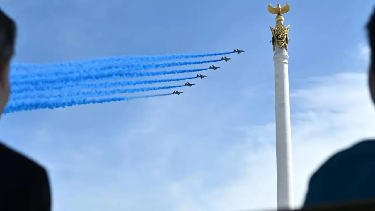 В небе над Астаной начнут летать боевые истребители