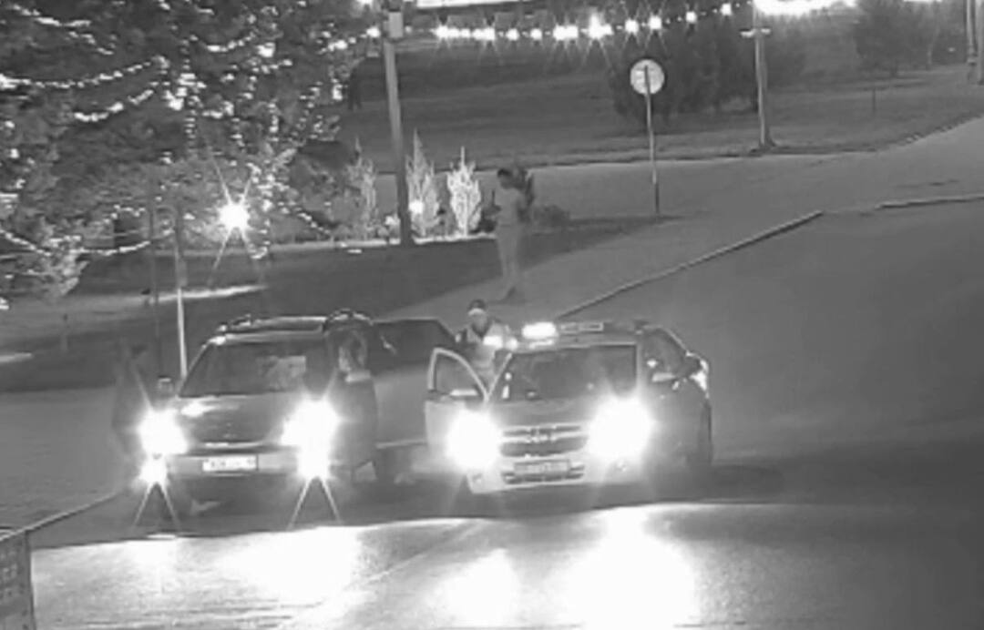 Полицейлер квинке ісігі бар қызды өлімнен арашалап қалды