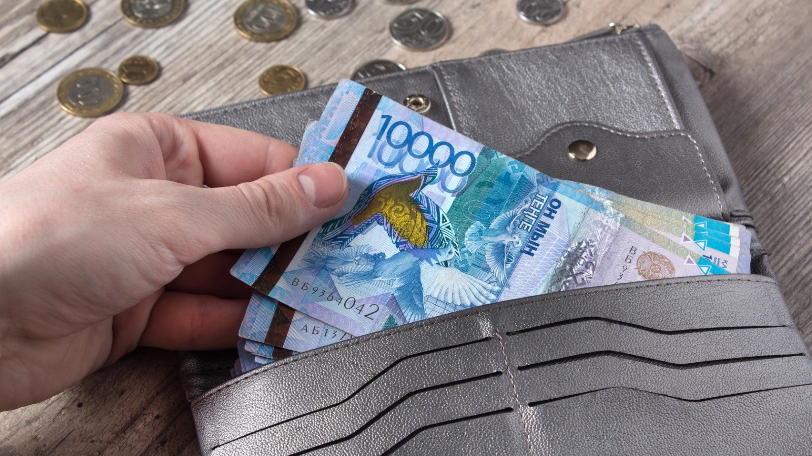 Казахстанцам могут увеличить "пенсионные" на 4000%, но есть нюанс
