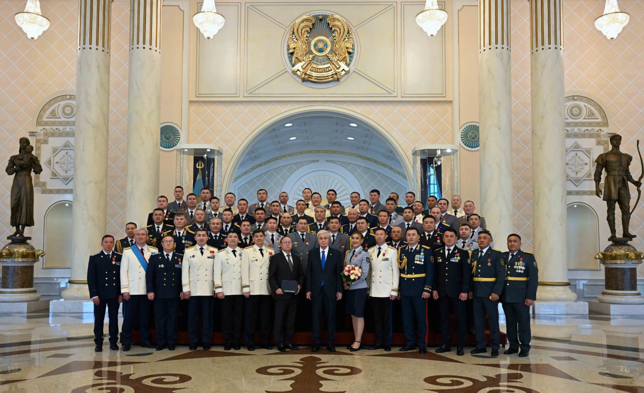 Бір топ әскери және күштік құрылым қызметкерлеріне шен берілді