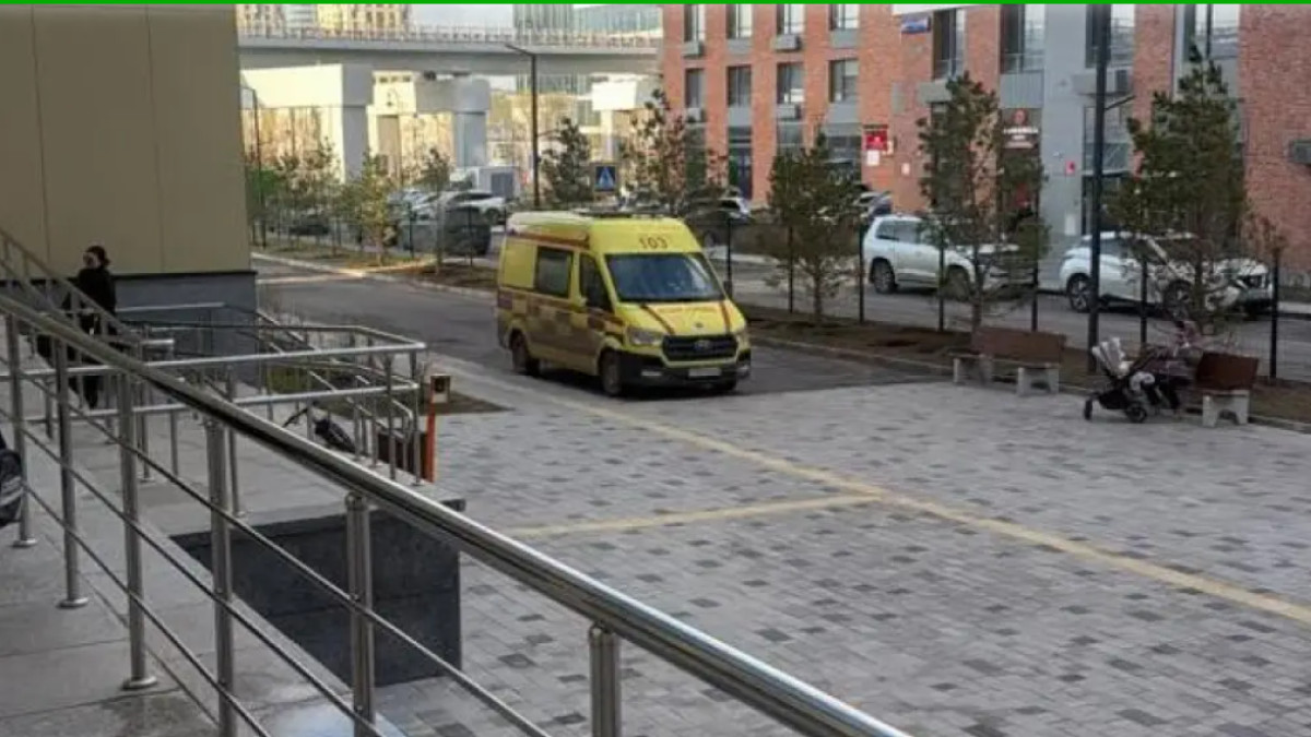 Астанада дамуында тежелісі бар оқушыны қатарластары соққыға жыққан