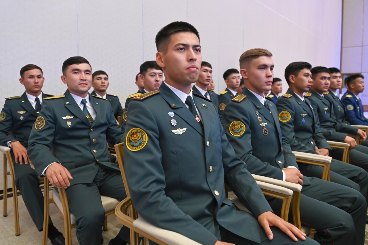 Әскери оқу орындарының үздік түлектеріне "аға лейтенант" дәрежесі бірден берілуі мүмкін