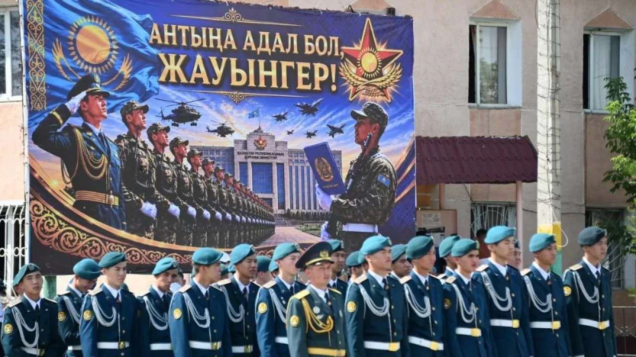Более трех тысяч молодых казахстанцев связали себя суровым обещанием