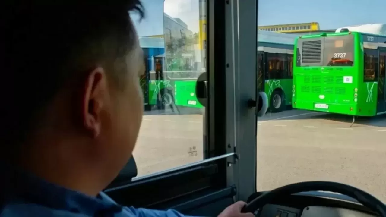 Пять автобусов в Астане временно курсируют иначе 