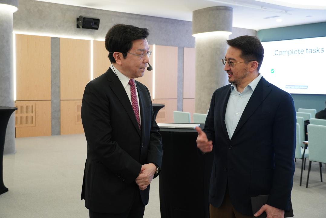 Әлемдік сарапшы Кай-Фу Ли GITEX AI Kazakhstan 2026 форумы қарсаңында оқыту өткізді