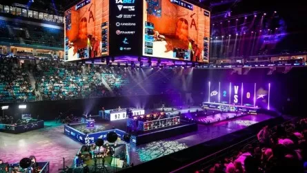 Борьба за плей-офф: на Barys Arena продолжается второй день киберспортивного турнира PGL Astana 2026