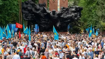 &laquo;Праздник со слезами на глазах&raquo;: память о Победе объединила Казахстан
