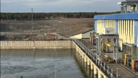 В Иртыш сбросили миллиарды кубометров воды  