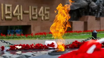 Тысячи алматинцев прошли 9 мая маршем &laquo;Бессмертного полка&raquo;