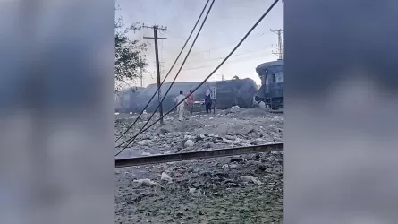 В Пакистане смертник взорвал поезд с военными и их семьями