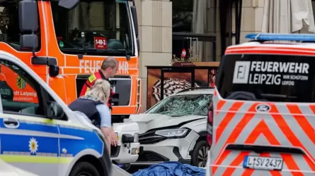 Автомобиль въехал в толпу людей в центре Лейпцига