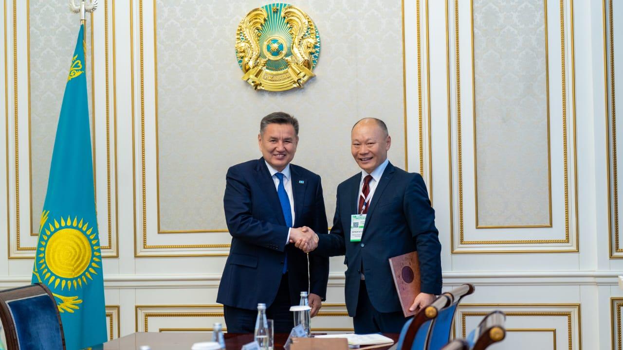 ШҚО әкімі Моңғолия елшісімен кездесті