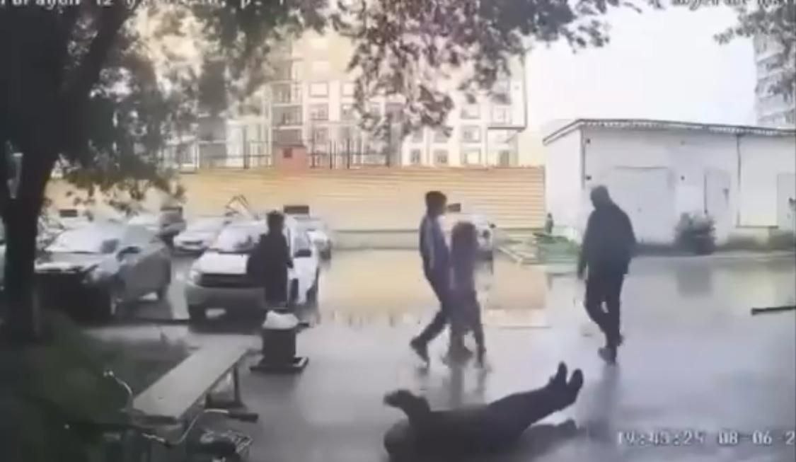 &laquo;Миы шайқалған&raquo;: Ақтөбеде тұрғындар автотұраққа таласып, төбелес шығарды
