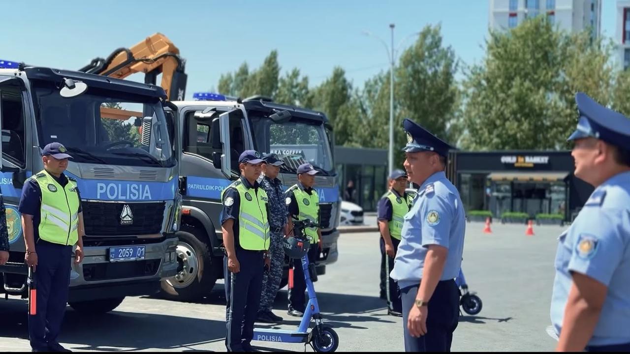 &laquo;Бір самокатқа 2 адам мінгесіп жүруге болмайды&raquo;: Астанада самокат жүргізушілері жаппай тексеріліп жатыр 