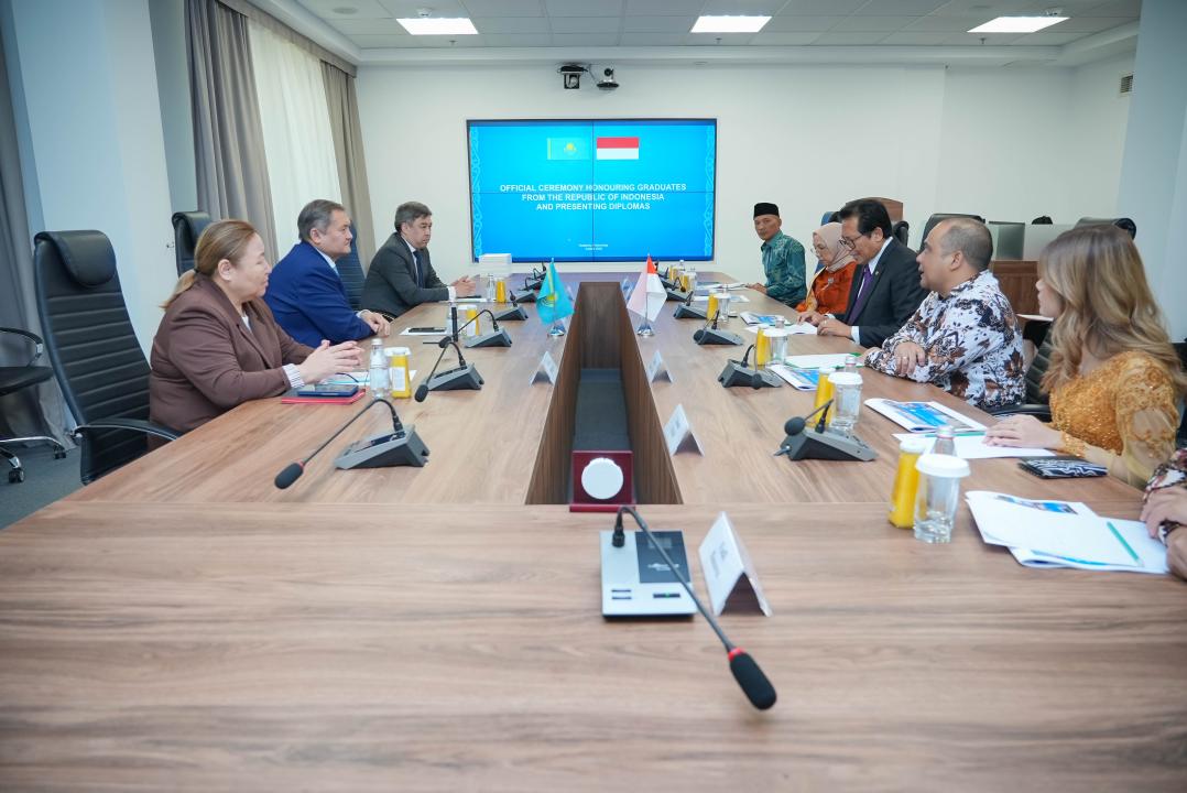 Саясат Нұрбек Индонезия елшісімен кездесті