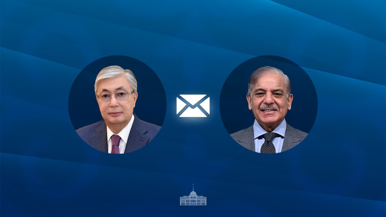 Токаев поздравил премьера Пакистана 