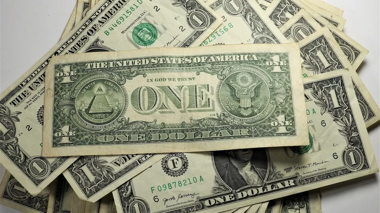 Доллар отступает: тенге показал лучший результат недели  