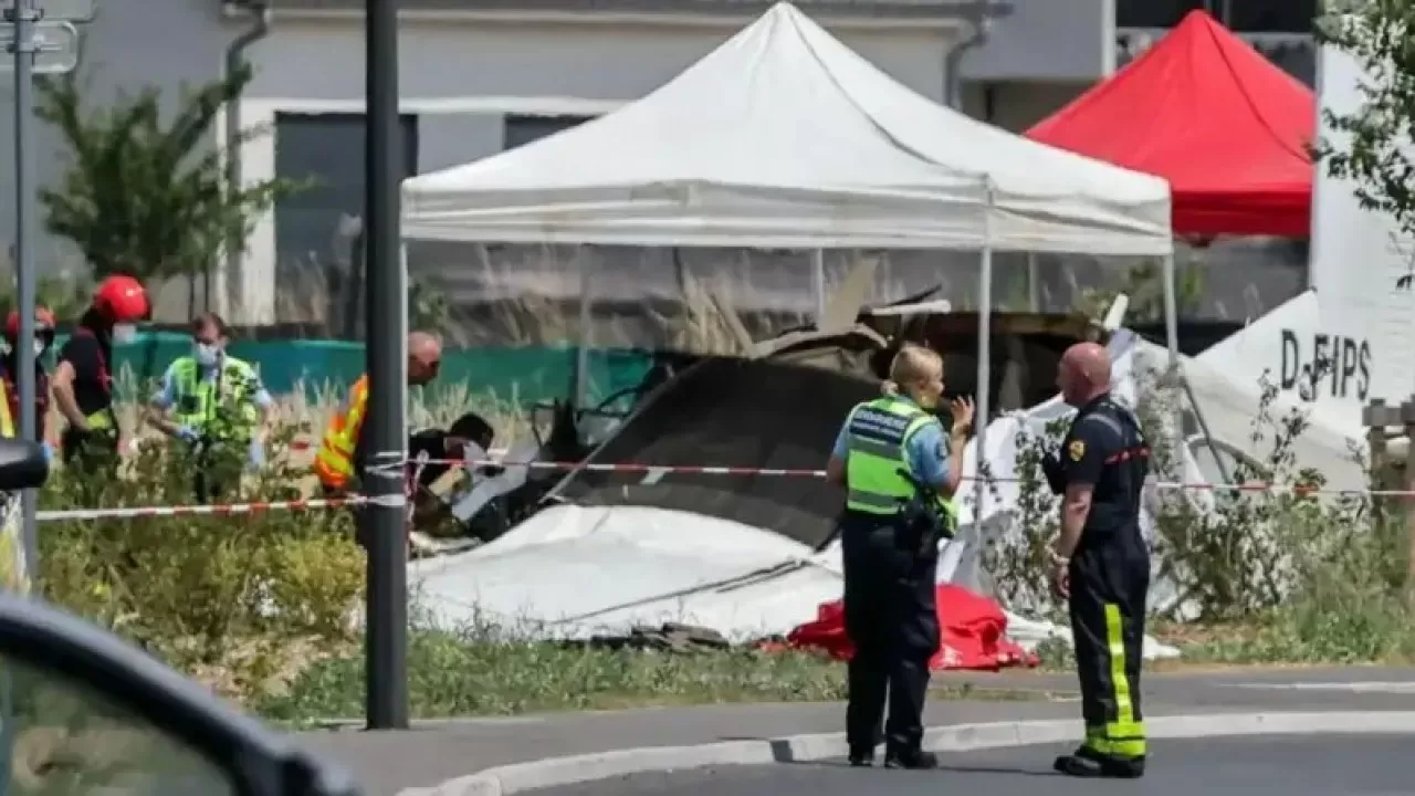 11 человек погибли при крушении самолета с парашютистами во Франции