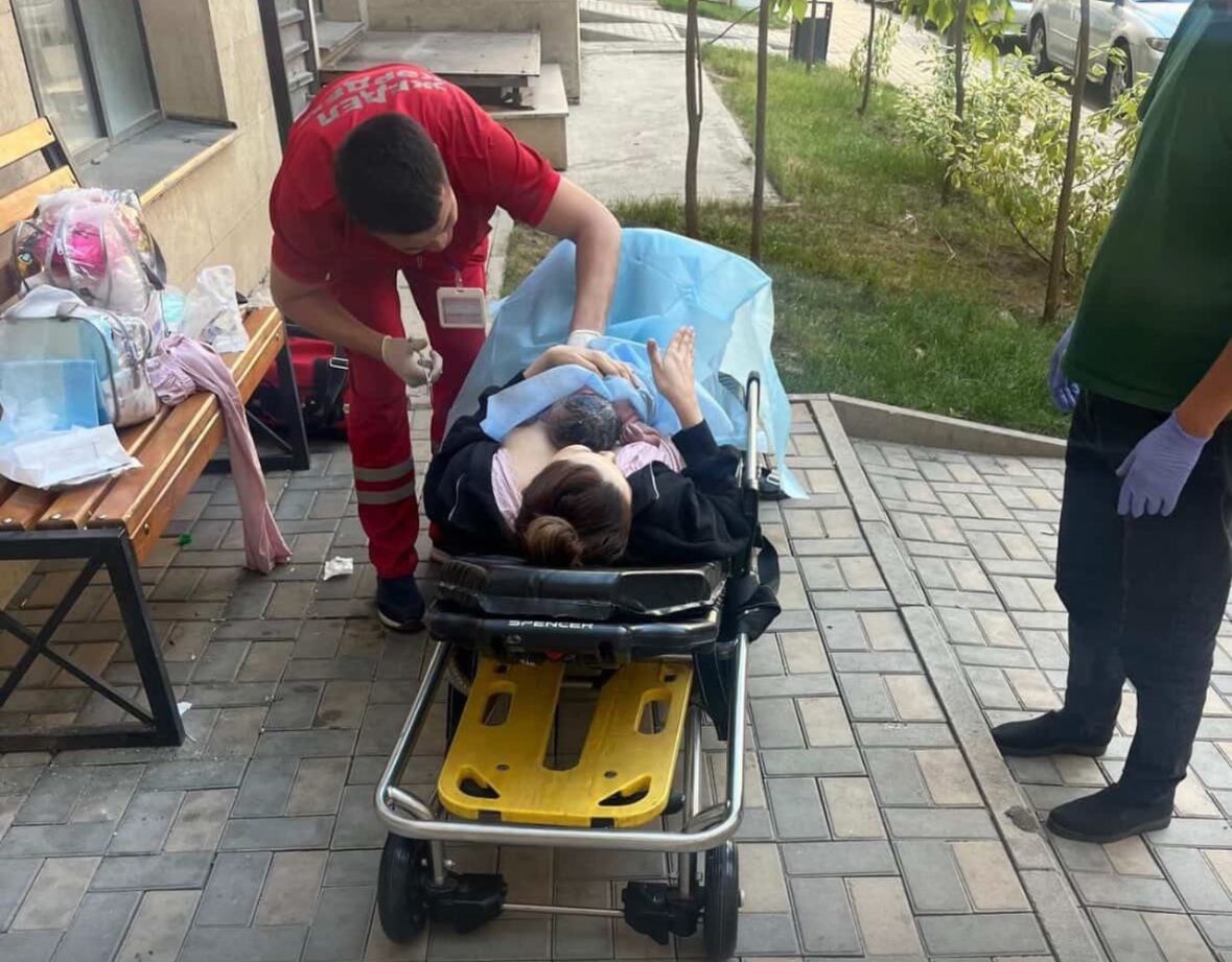 Алматылық әйел тұрғын үй кешенінің ауласында босанды