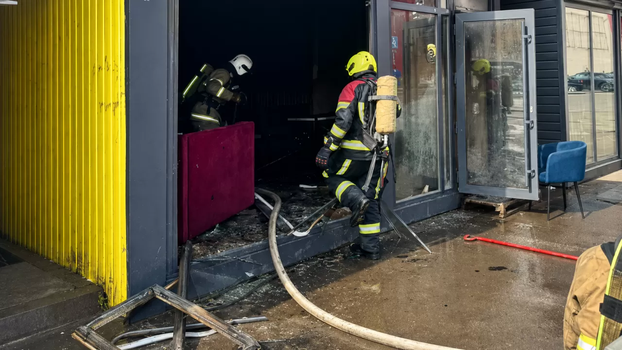 Возгорание фритюрницы привело к пожару в кафе в Астане  