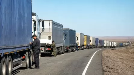 Казахстан столкнулся с новым затором на границе с Россией