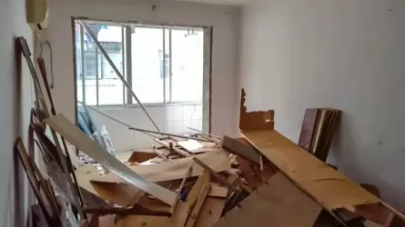 Рабочие перепутали этажи и по ошибке разрушили другую квартиру 