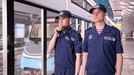 Гвардейцы заступили на службу на станциях LRT в Астане  