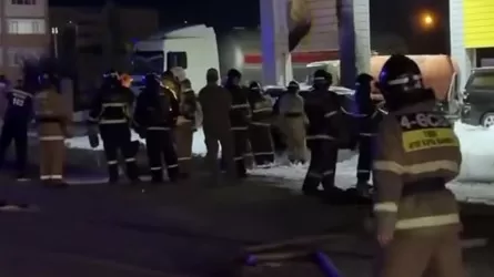 Ақтөбеде газ құю бекетінде тұрған көлік өртеніп, 3 адам тірідей жанып кетті