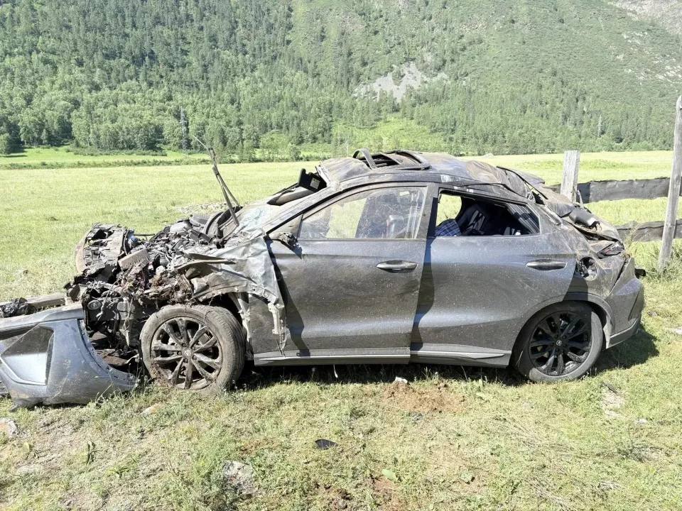 Қазақстан азаматтары мінген көлік Алтай Республикасында апатқа ұшырады