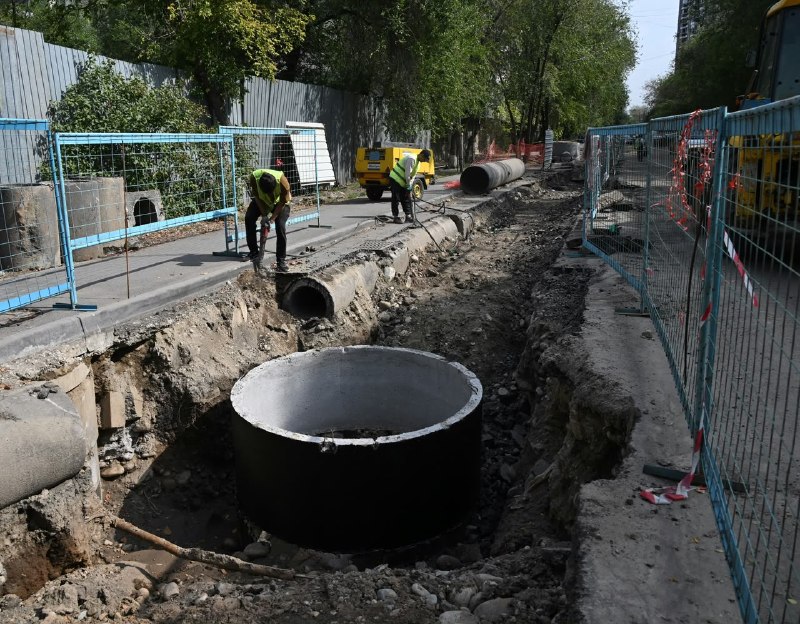 Алматының Жетісу ауданында коммуналдық желілер жаңартылып жатыр