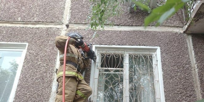 Ақмола облысында құтқарушылар пәтерде қамалып қалған 91 жастағы әйелге көмектесті