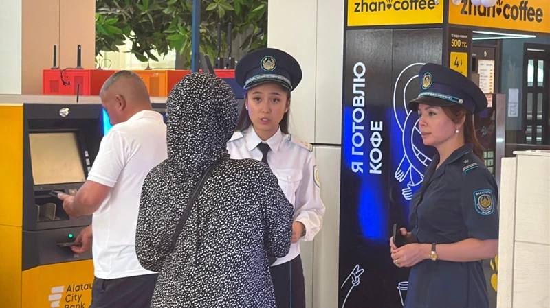 Қызылордада қоғамдық орындарда бетін тұмшалаған 300-ге жуық адамға ескерту жасалды
