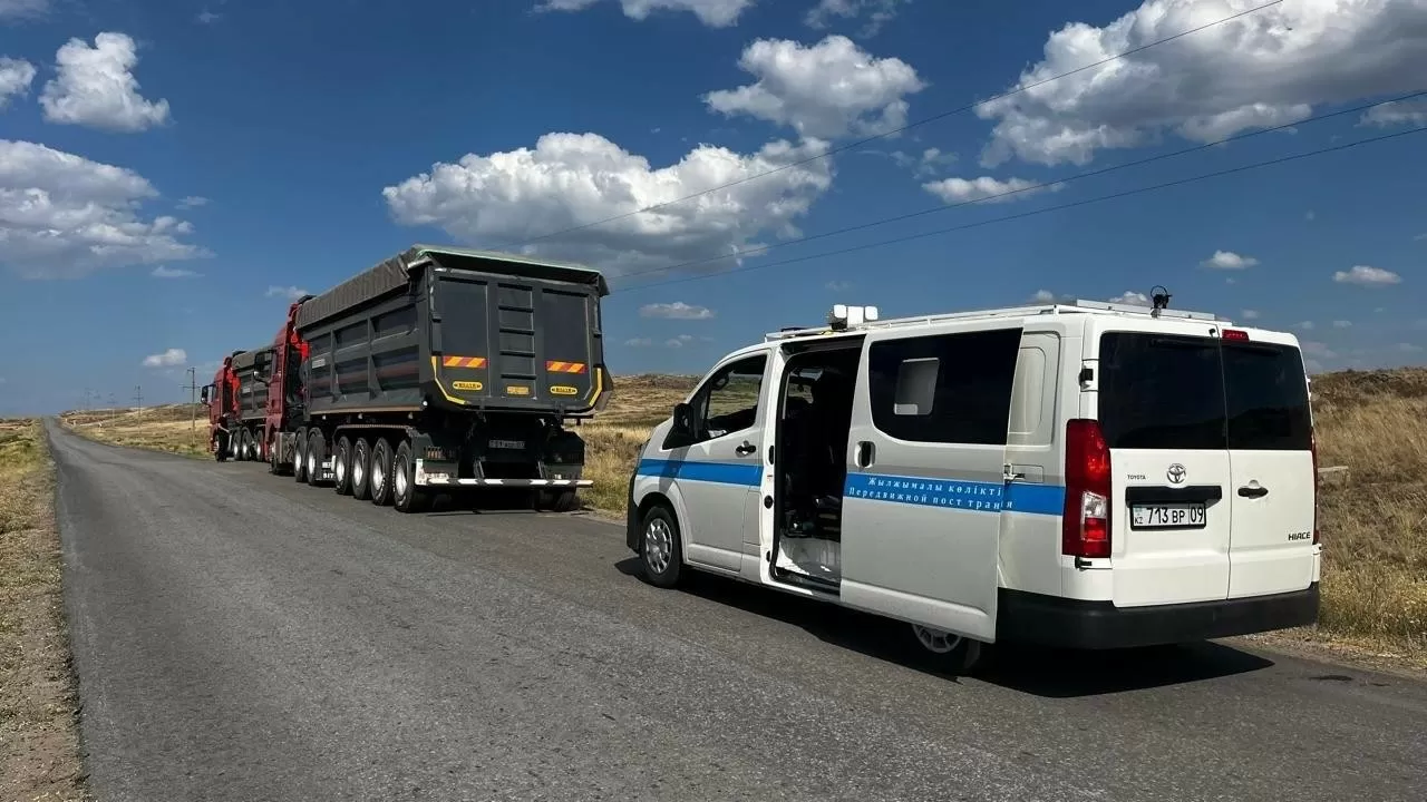 Из-за жары в Казахстане оштрафованы сотни большегрузов