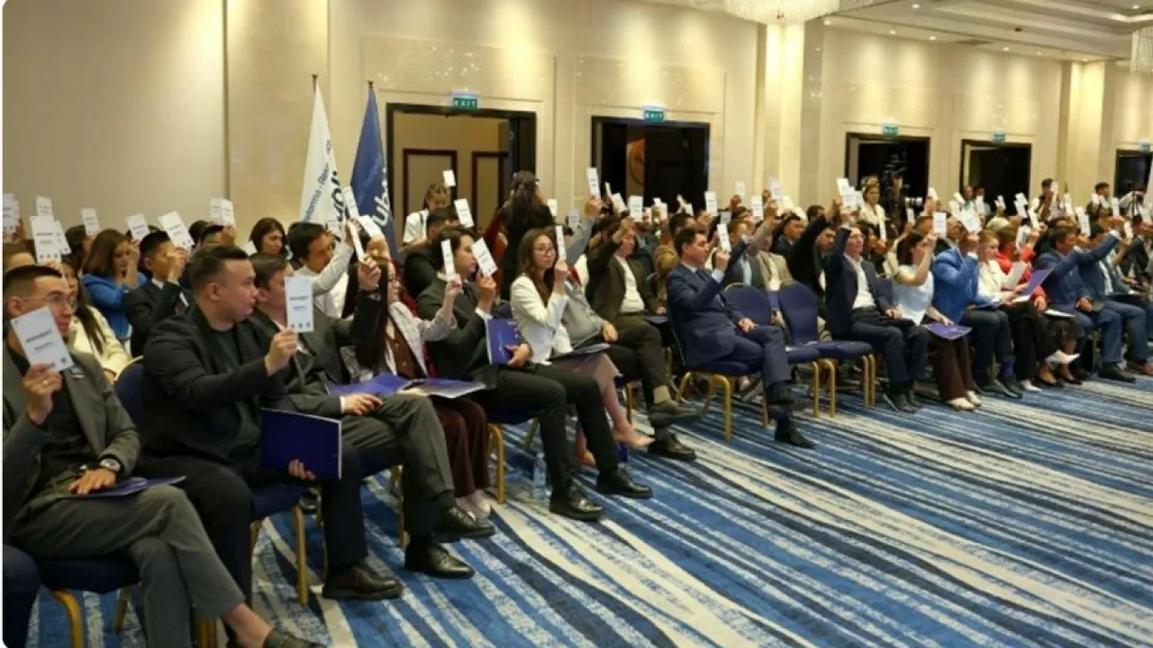 Инстазвезды рвутся в парламент &ndash; на съезде партии Respublica утвердили список кандидатов в Курултай