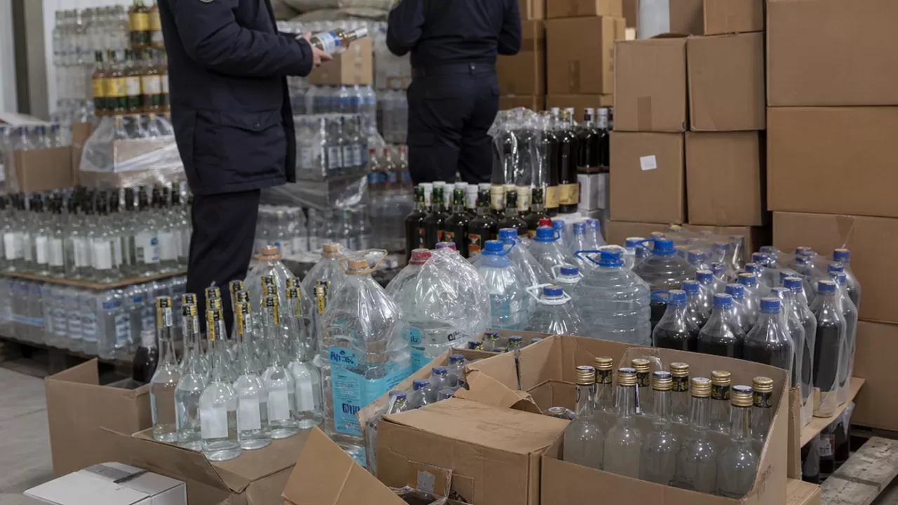 Более тонны нелегального алкоголя изъяли в Усть-Каменогорске 