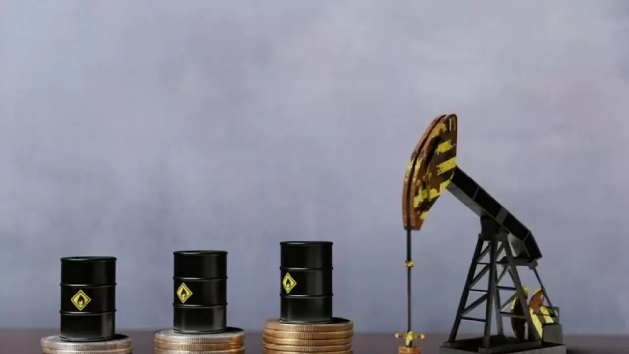 Нефть взлетела к максимуму за месяц