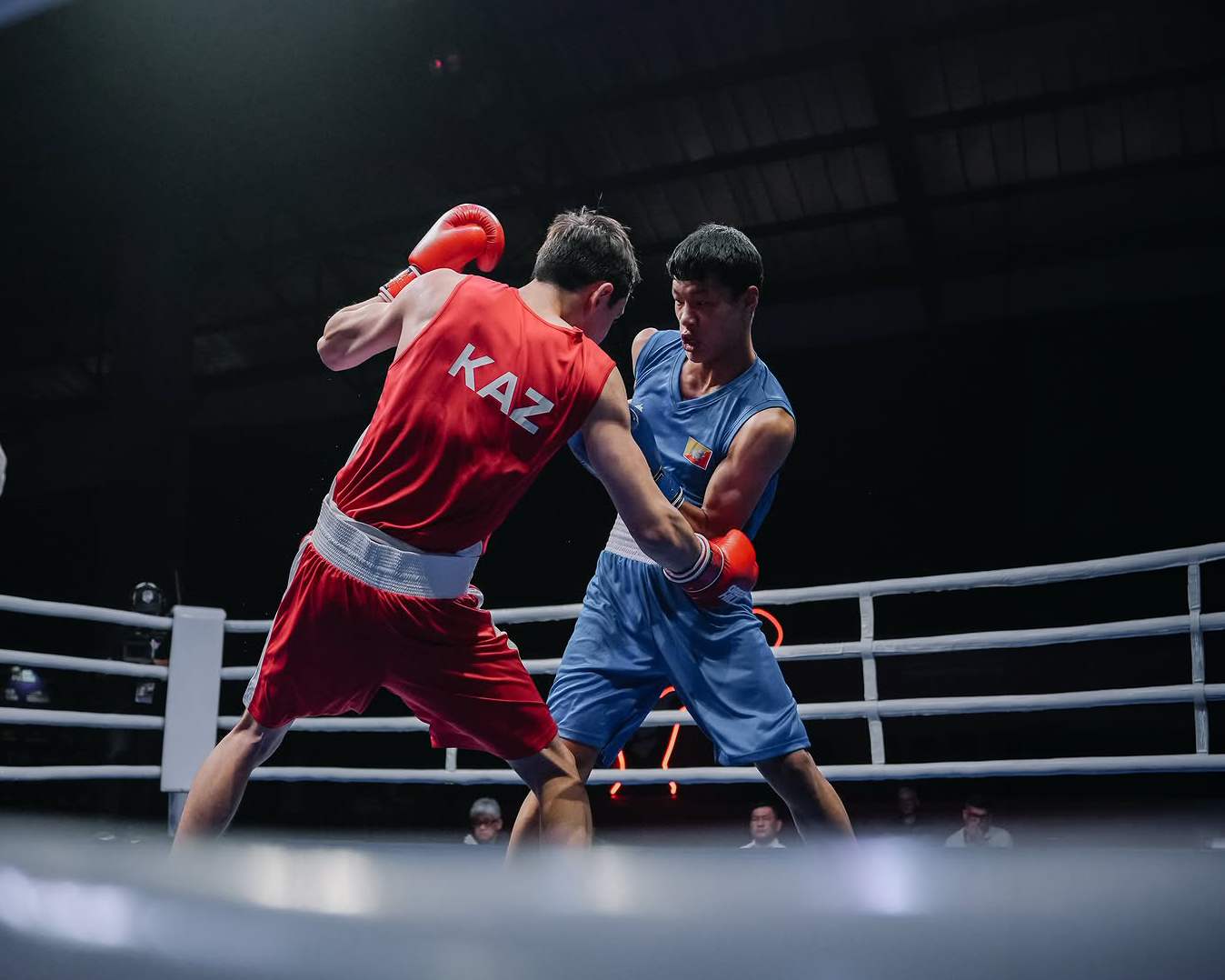 Қазақстандық екі боксшы Азия чемпионатының ширек финалына шықты
