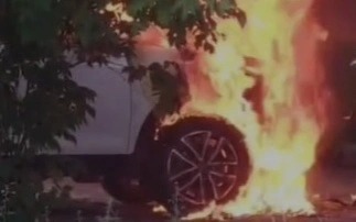 Семейде сіріңкемен ойнаған баланың кесірінен көлік өртенді
