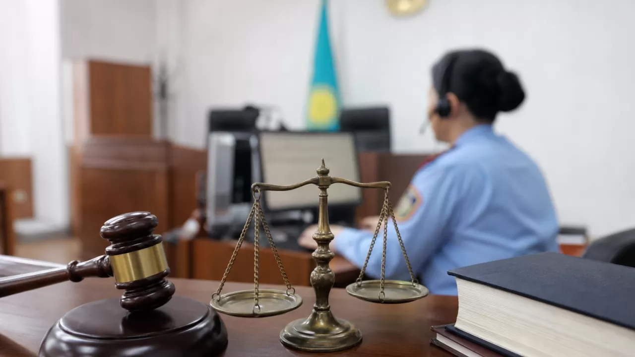 Как в Астане наказали мужчину за оскорбление оператора "102" 