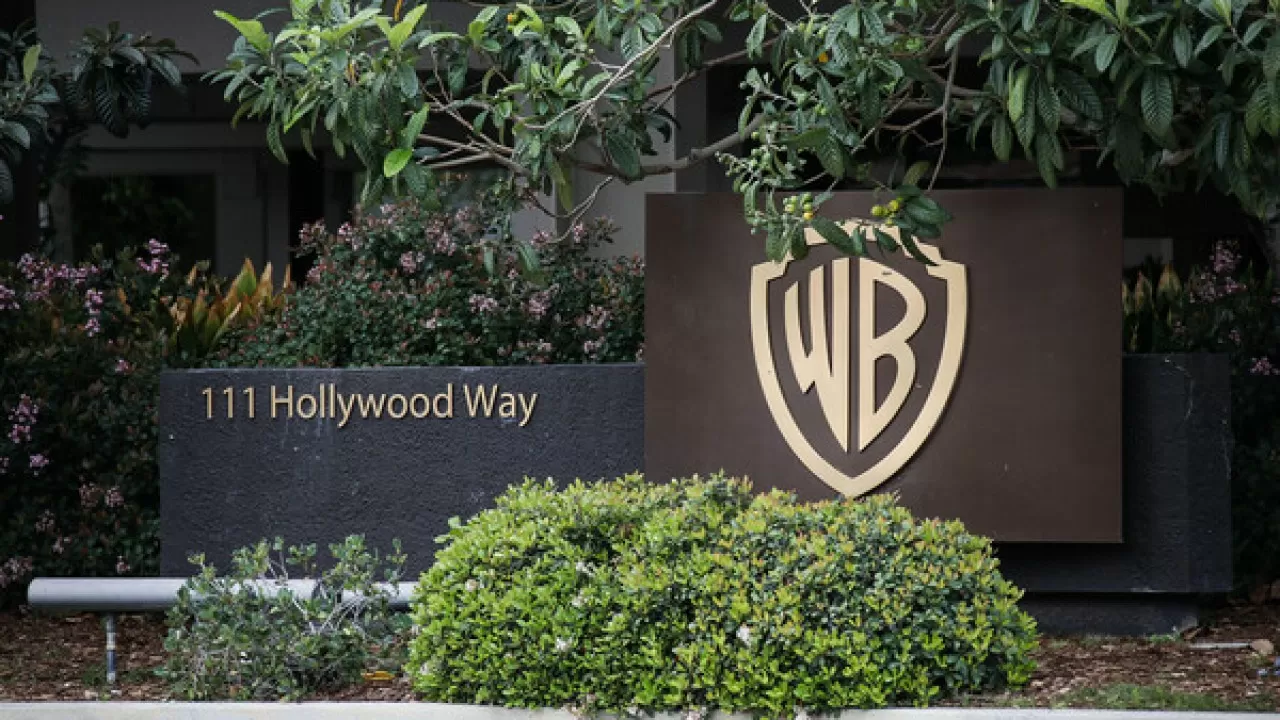 В США суд приостановил сделку Warner Bros и Paramount