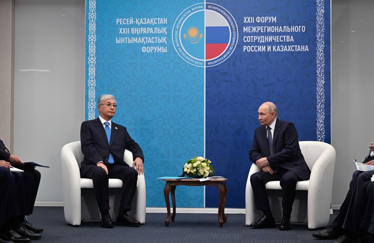 "Уақытша тоқтатқан дұрыс": Мемлекет басшысы Ресей мен Украина қақтығысы жайлы пікір білдірді