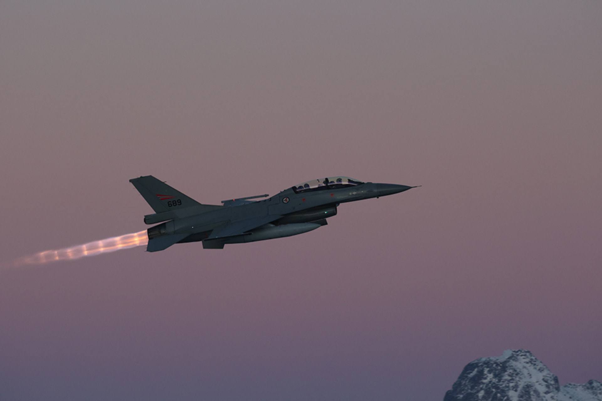 Украина кезекті рет F-16 жойғыш ұшағынан айырылды