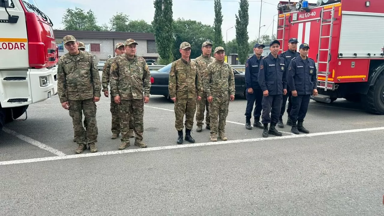 Павлодарские спасатели отправились тушить лесной пожар в области Абай
