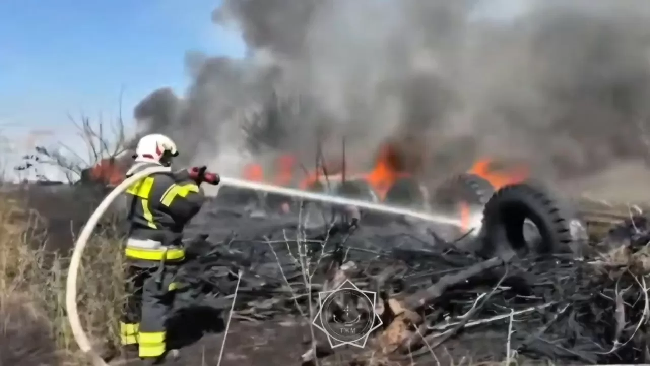 Пожар вспыхнул в индустриальной зоне Шымкента